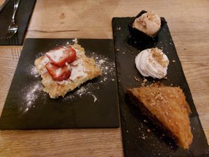 Toetje: milfei en baklava at Griekse Taverna Doris in Groningen