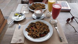 Best vegan paella of Valencia at Suc de Lluna BioCafe in Valencia