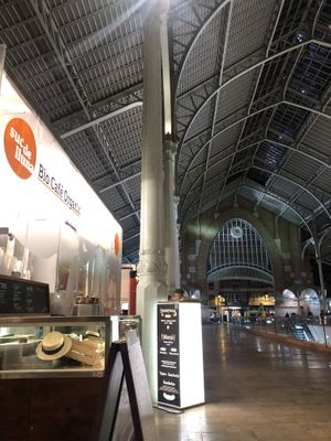 Storefront  at Suc de Lluna BioCafe in Valencia