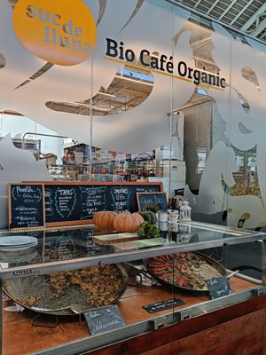 Front of store. The displayed paella is what you'll get. at Suc de Lluna BioCafe in Valencia