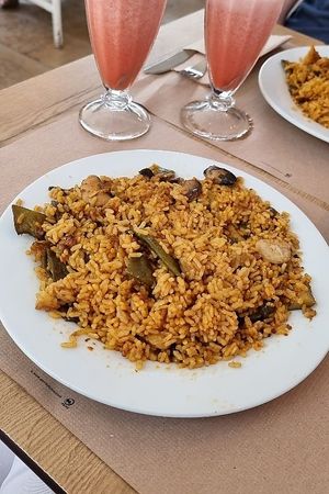 Vegan paella at Suc de Lluna BioCafe in Valencia