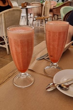Strawberry & apple smoothie at Suc de Lluna BioCafe in Valencia