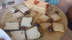 Tabla de quesos at Suc de Lluna BioCafe in Valencia