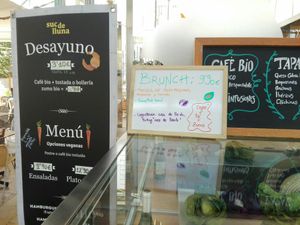Daily menu options at Suc de Lluna BioCafe in Valencia
