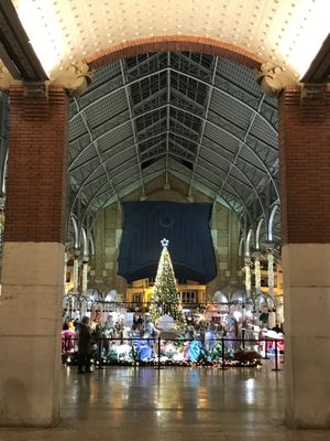 Xmas in València-Suc de Lluna is on the left as you enter the market from this entrance.  at Suc de Lluna BioCafe in Valencia
