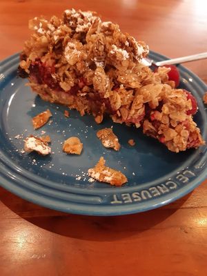 raspberry-oat-almond cake at Künstlercafé in Husum