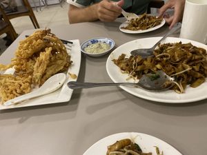 Deep fried mushrooms and noodles at Aixin Vegetarian 爱心素食 in Sandakan