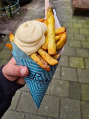 Fries with vegan mayo at Frietboutique in Rotterdam