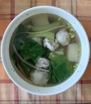 Wonton soup (takeaway) at Bǎi Gū JiànKāng Shū Shí 佰菇健康蔬食 in Hsinchu