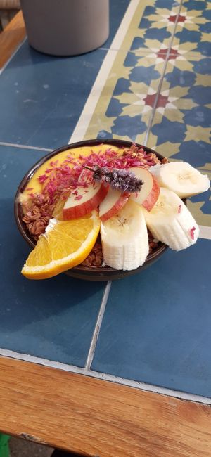 High tea smoothie bowl at Mahalo in Groningen