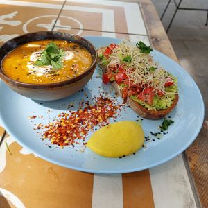 Avocado toast and Dahl soup. at Mahalo in Groningen