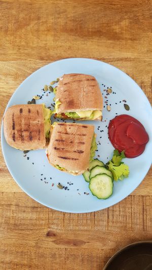 Spicy Avocado Toasti with gluten free bread at Mahalo in Groningen