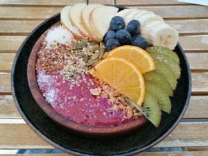 Berry Smoothie Bowl, super delicious and filling!! at Mahalo in Groningen