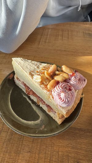 Peanutbutter jelly taart (special)   at Mahalo in Groningen