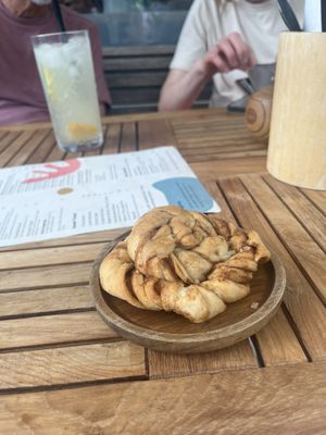 Cardamom bun (€4) and ginger iced tea in the background🥤  at Mahalo in Groningen