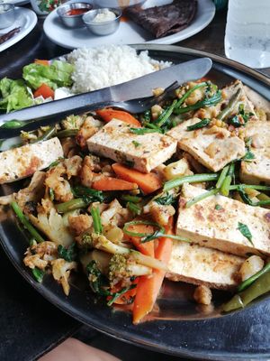 Tofuplatte at Little Buddha in Rishikesh