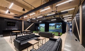 Private room to rent for events featuring indoor golf simulators at Golf Exécutif Montréal - Le Lounge in Montreal