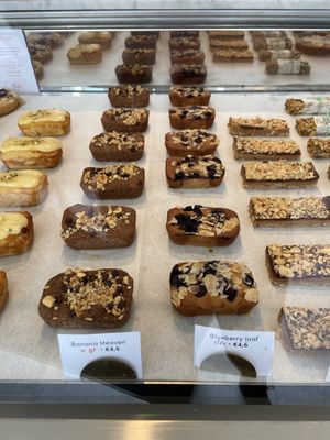 Banana heaven (too firm and with lack of flavour), Berry loaf and PB lovers at Petit by Sam in Amsterdam
