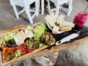 Vegan plate for breakfast and guacamole   at Painapol in Holbox
