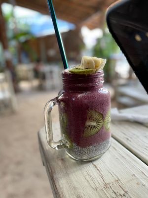 Kiwi banana blueberry Perfect vegan smoothies   at Painapol in Holbox