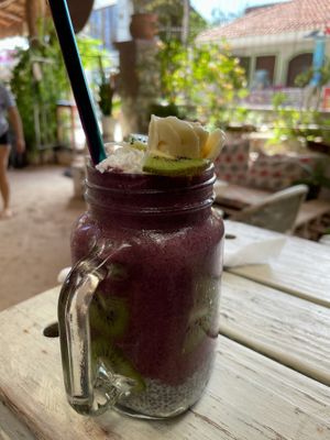 Looks to pretty to drink Perfect vegan smoothies   at Painapol in Holbox