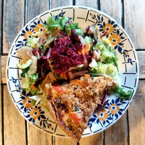 Quiche Lorraine with Salad at Vita Organica Slow Food & Liv (-ing) in Busturia