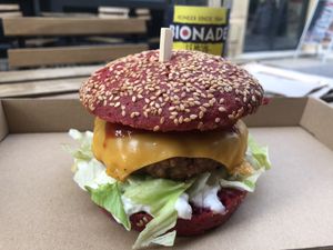 Beyond Meat Classic Burger at VegaSpix in La Ciotat