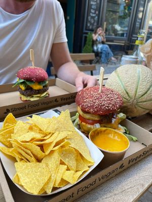 Speedy Gonzales et western burger at VegaSpix in La Ciotat