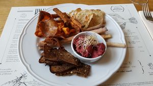 Beetroot hummus without the pesto (vegan version) at Ku-Kuu in Kuressaare