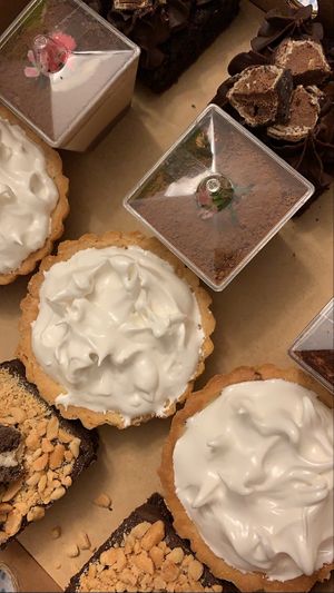 Brownie marroc/ lemon pie/ shot capuchino/ brownie Bon o bob at Vaniglia in Rosario