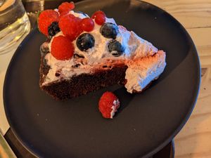 Le gâteau fruits rouges at AmaZone Cafe in Moliets