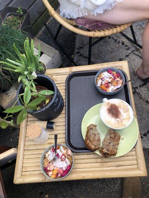 Granolasalat und Bananenbrot  at AmaZone Cafe in Moliets