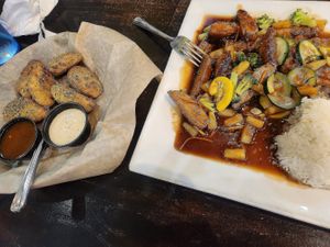 Veggie stir-fry and veggie wings at Island Wing Company in Gulf Shores