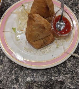 🥟Veg Samosa (590¥ | 3.1$) - VEGAN option at Newdelhi Indian in Kyoto