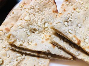 You can choose garlic roti  at Newdelhi Indian in Kyoto