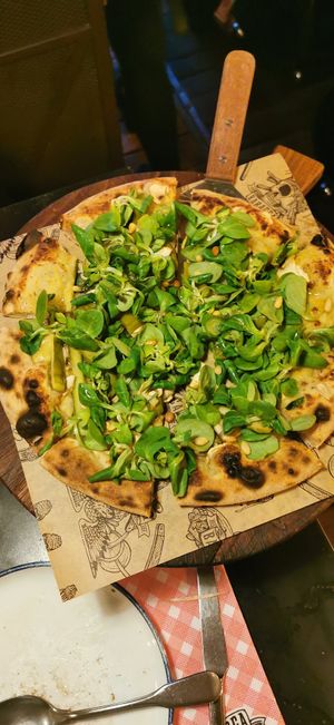 Eat your greens pizza at Baracca in Leuven