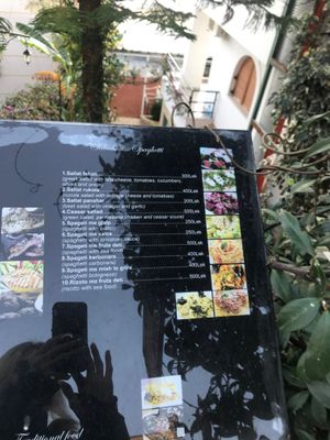 Upper right menu corner at Onhezmi in Sarande