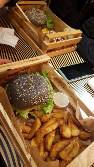 "Flower Burger" with fries and Champignons-Sauce at Flower Burger in Marseille