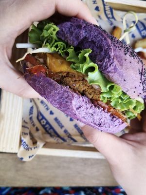 Violet burger  at Flower Burger in Marseille