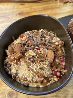 Overnight oats  at NOAMS Deli in Giessen