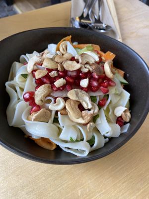 Contains honey but owner made us aware before ordering  at NOAMS Deli in Giessen