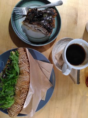 Breakfast (8.50 eur altogether) at Rohe in Tallinn