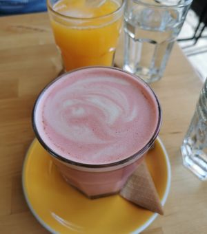 raspberry chai latte at Rohe in Tallinn