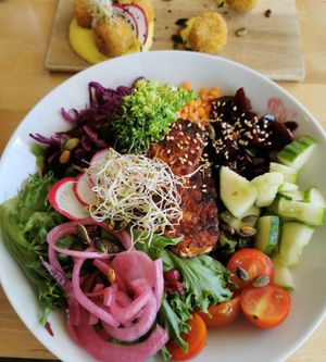 tempeh bowl at Rohe in Tallinn