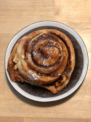 cinnamon bun with caramel (best)  at Rohe in Tallinn
