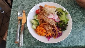 No-chicken with teriyaki sauce bowl at Rohe in Tallinn