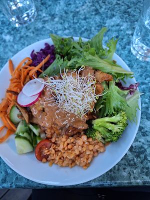 Teriyaki Bowl at Rohe in Tallinn