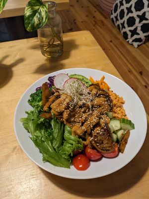 Chicken asian bowl at Rohe in Tallinn