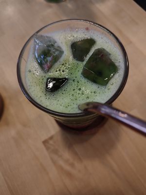 matcha raspberry latte at Rohe in Tallinn