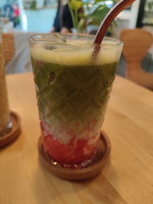 matcha raspberry latte at Rohe in Tallinn